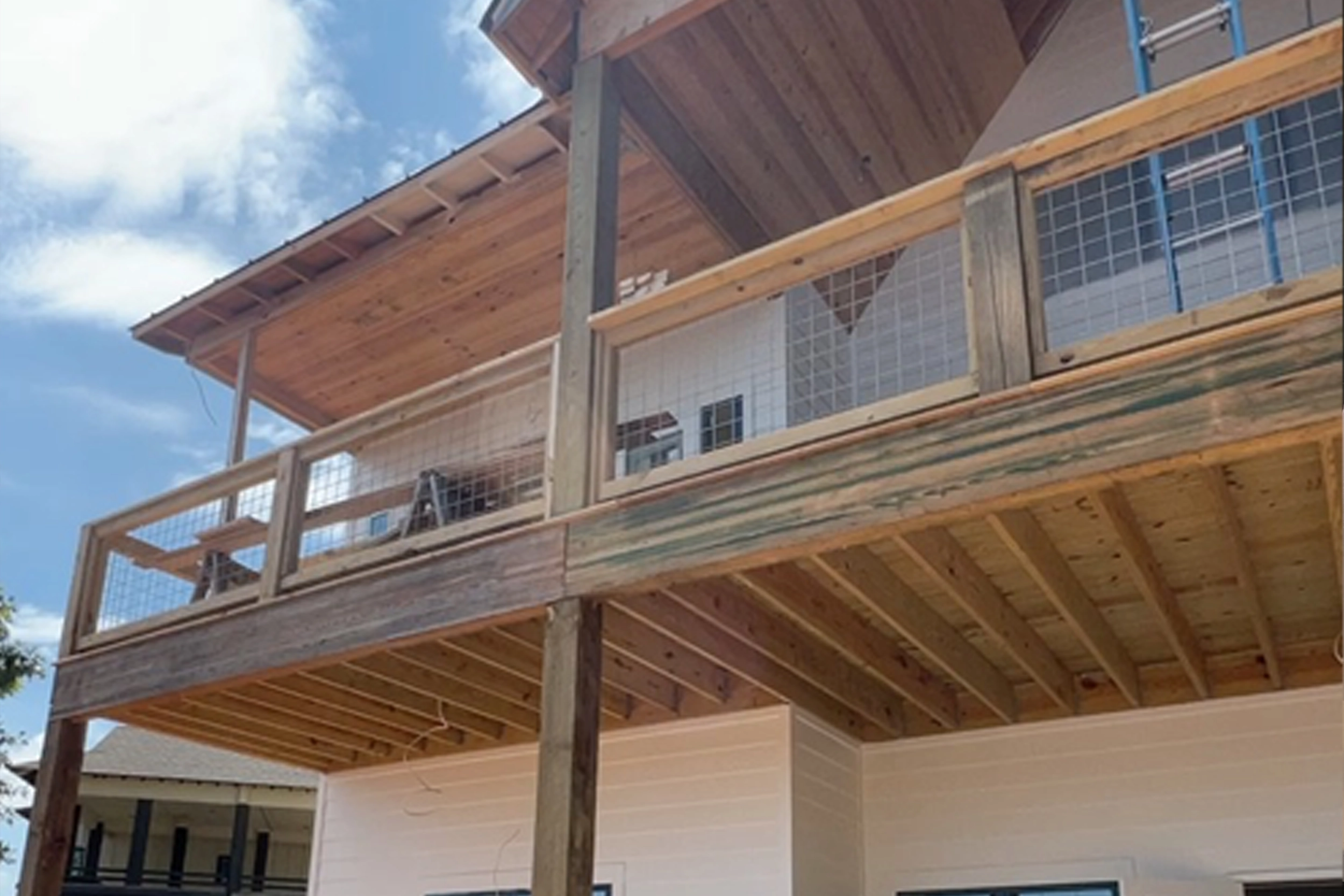 Lakeside deck and outdoor living space in Alabama